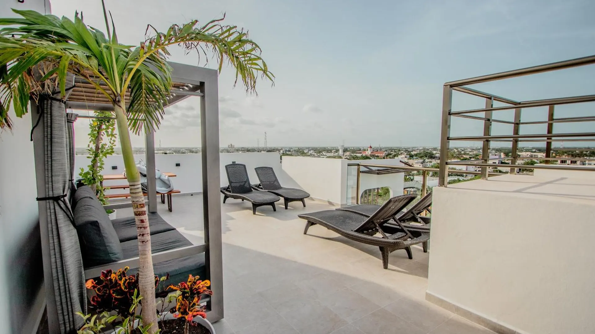 Condos With Ocean View Pool In Av 10 & 60 Street Playa del Carmen Apartment