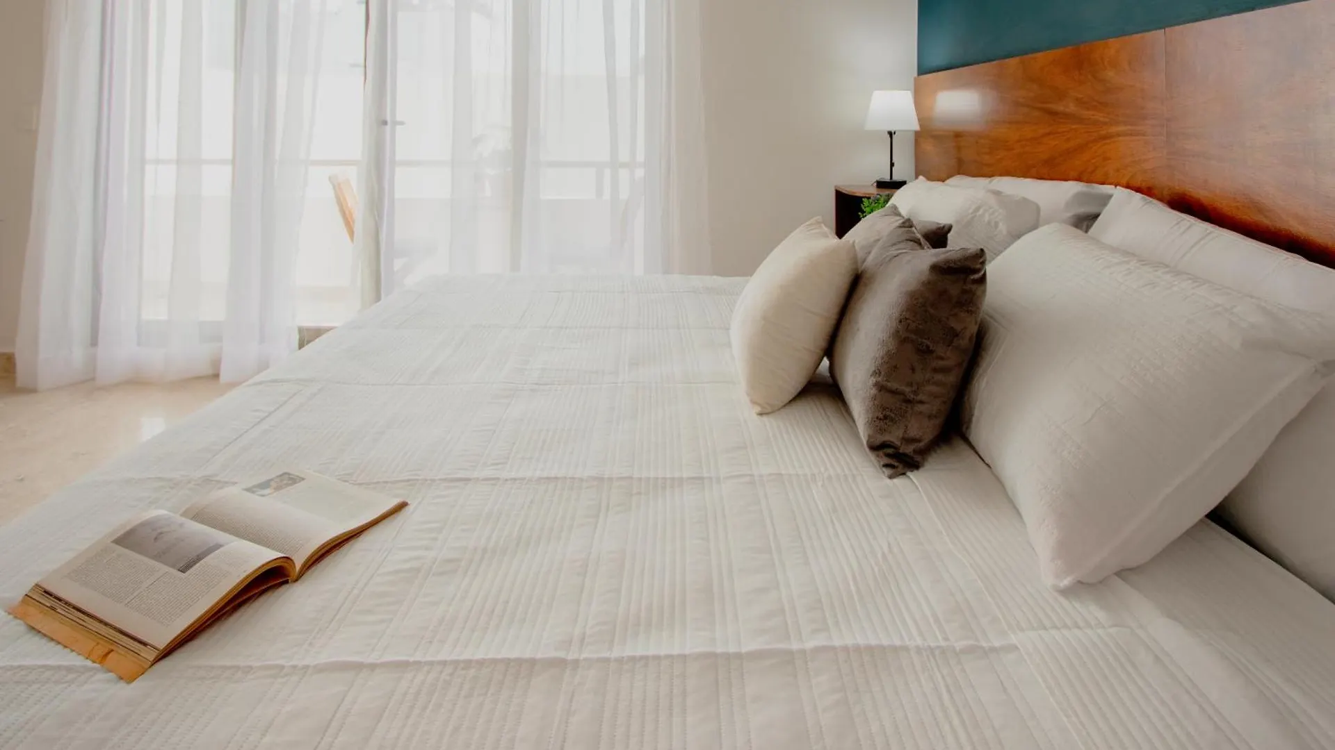Apartment Condos With Ocean View Pool In Av 10 & 60 Street Playa del Carmen